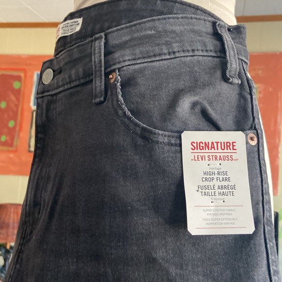 Levi Heritage High rise Crop Flare size 12 NWT faded black - Picture 2 of 10
